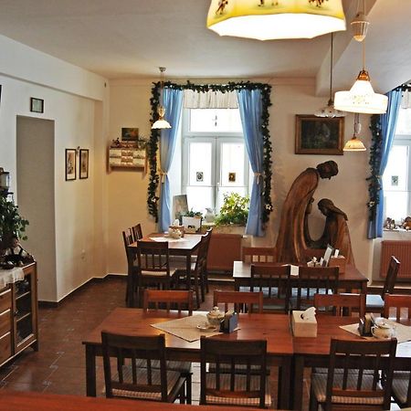 Restaurace A Penzion Ubrousku Prostri Se Nova Bystrice Luaran gambar