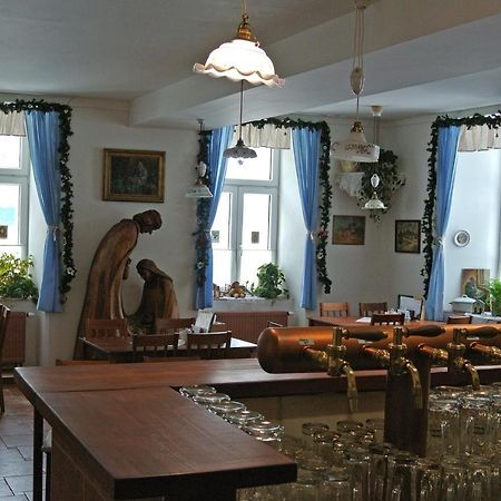 Restaurace A Penzion Ubrousku Prostri Se Nova Bystrice Luaran gambar