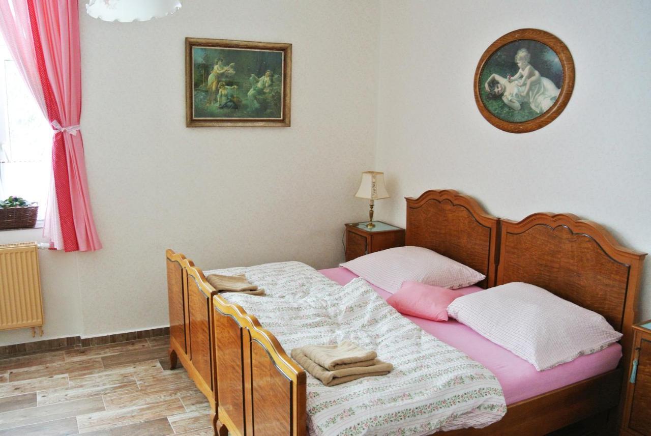 Restaurace A Penzion Ubrousku Prostri Se Nova Bystrice Luaran gambar